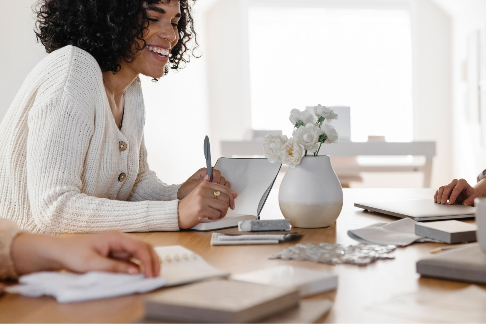 a registered dietitian doing a 24-hour recall with a client. She is taking notes in a notebook